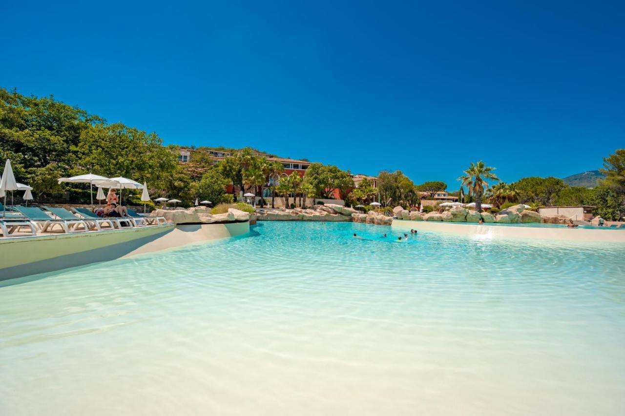 Résidence Pierre&Vacances Les Restanques du Golfe de Saint-Tropez Grimaud Esterno foto