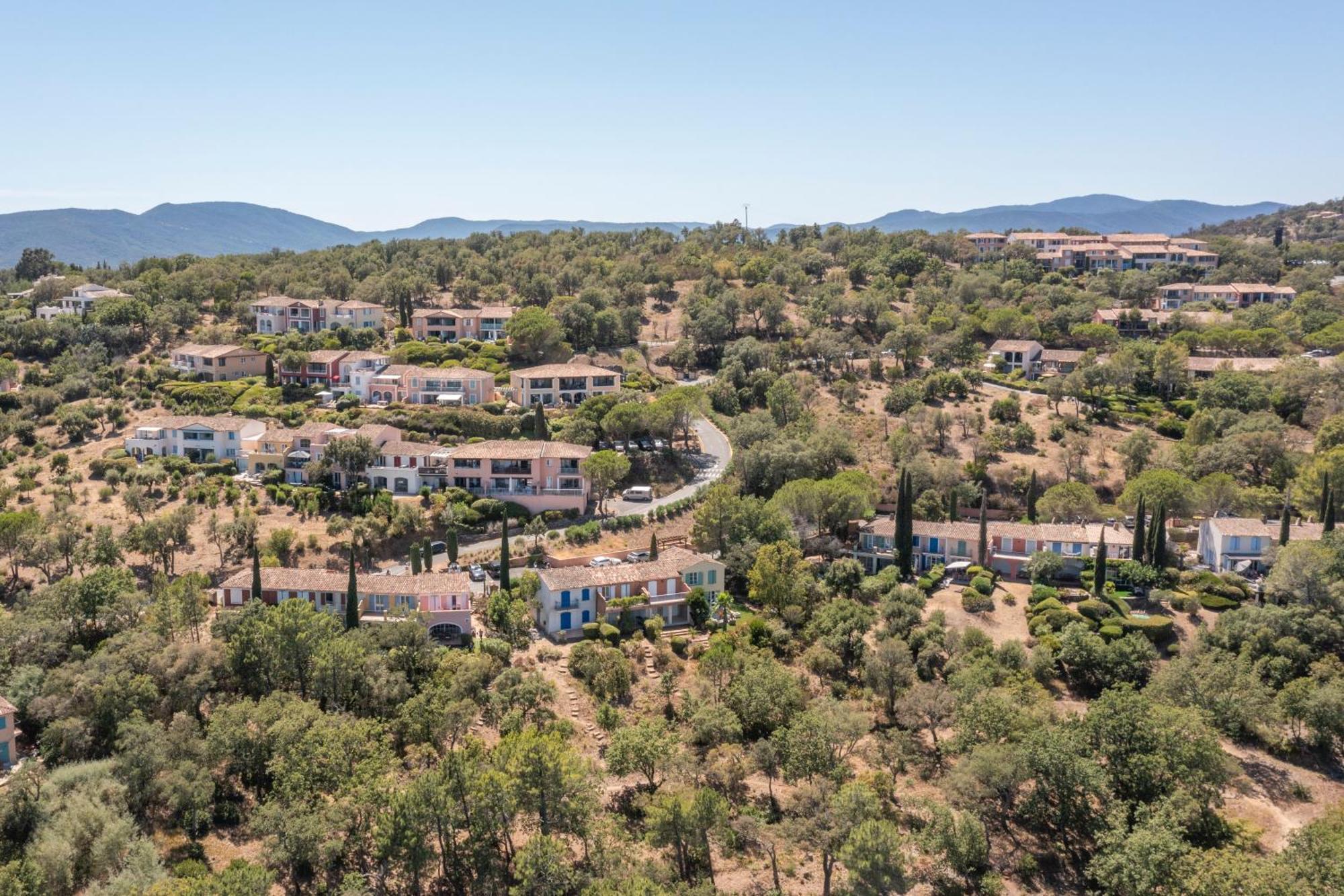 Résidence Pierre&Vacances Les Restanques du Golfe de Saint-Tropez Grimaud Esterno foto