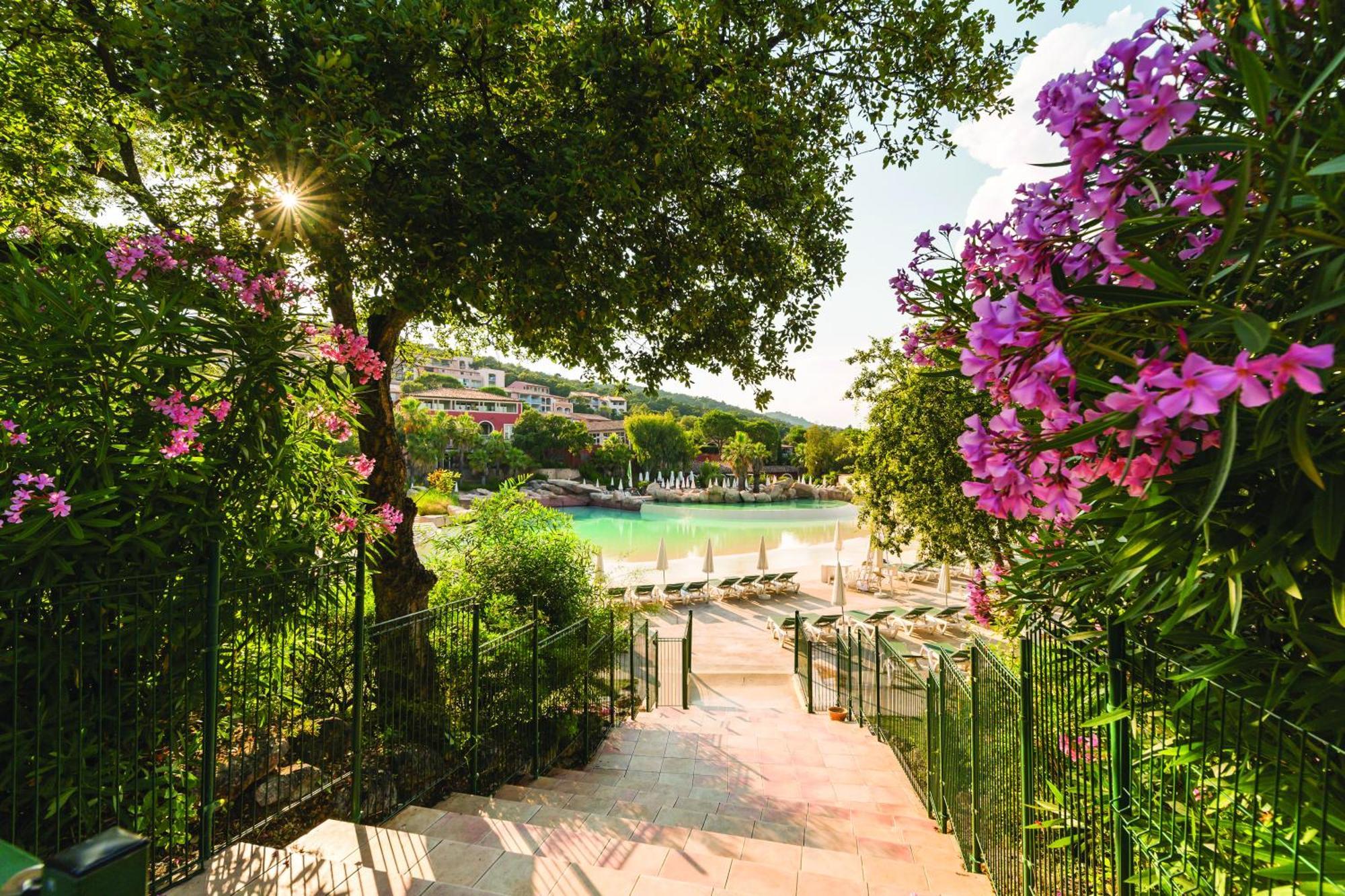 Résidence Pierre&Vacances Les Restanques du Golfe de Saint-Tropez Grimaud Esterno foto