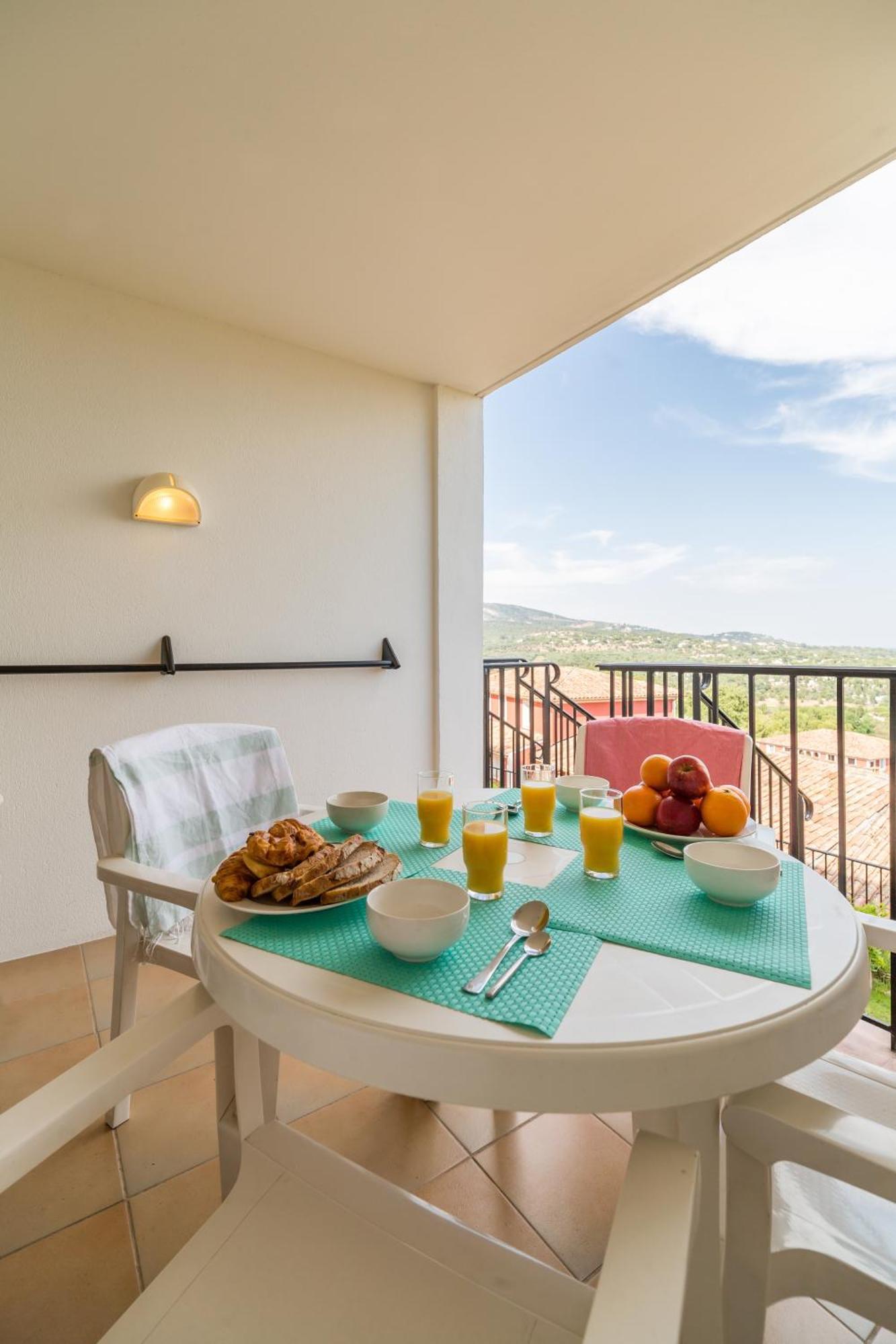 Résidence Pierre&Vacances Les Restanques du Golfe de Saint-Tropez Grimaud Esterno foto