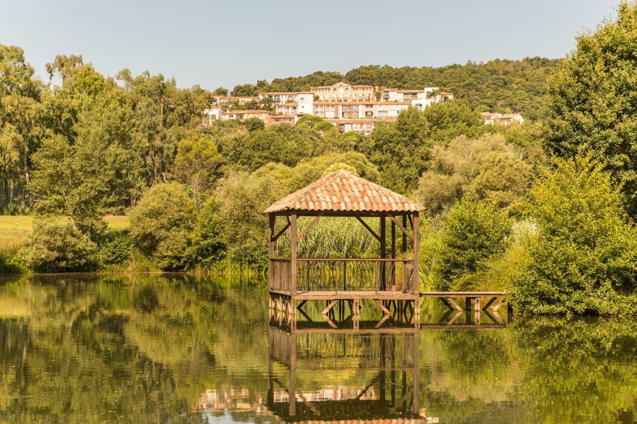 Résidence Pierre&Vacances Les Restanques du Golfe de Saint-Tropez Grimaud Esterno foto